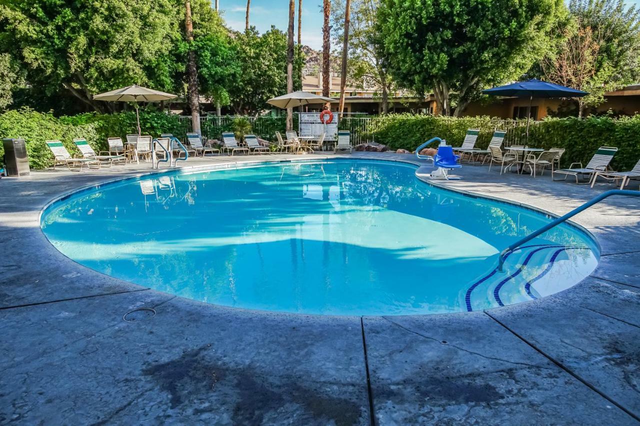 Palm Springs Tennis Club, A Vri Resort Exterior photo